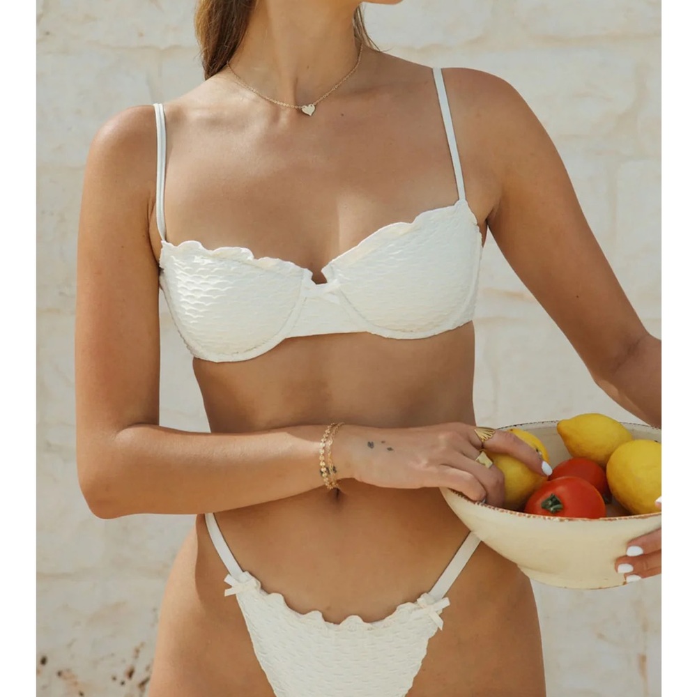 Dippin' Daisy's Cream Textured Bikini Set
